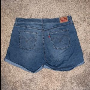 Levi’s shorts-women’s